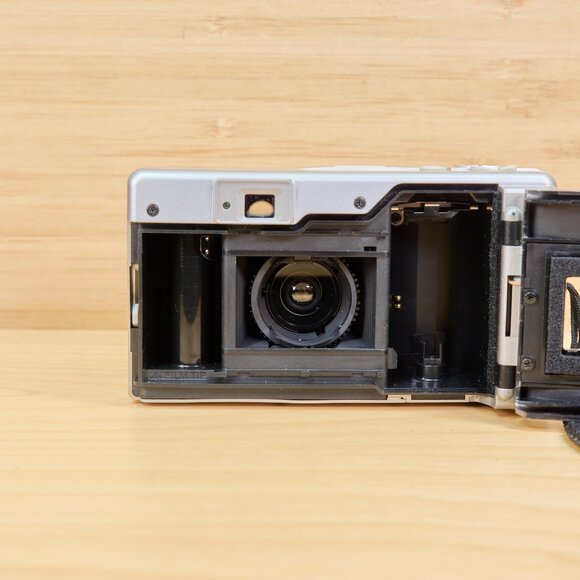 Minolta Zoom 80 Point and Shoot 35mm Film Camera - Picture 8 of 8